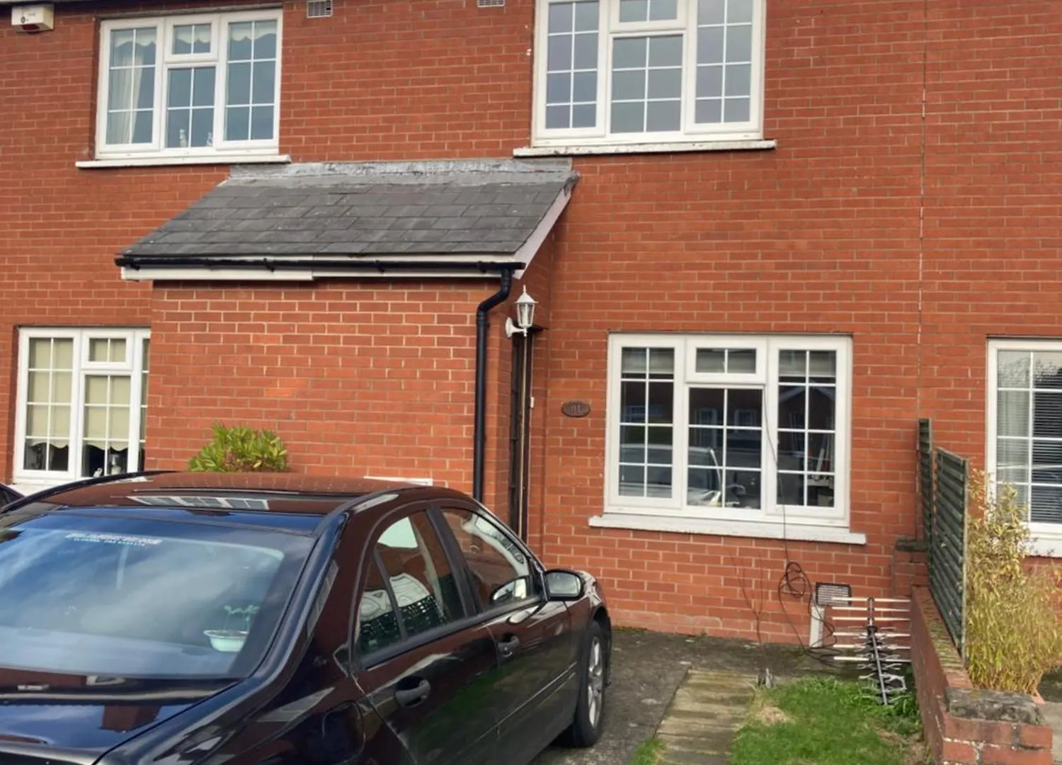 Entire Terraced Two Story Redbrick House With Parking In Secluded Cul De Sac location